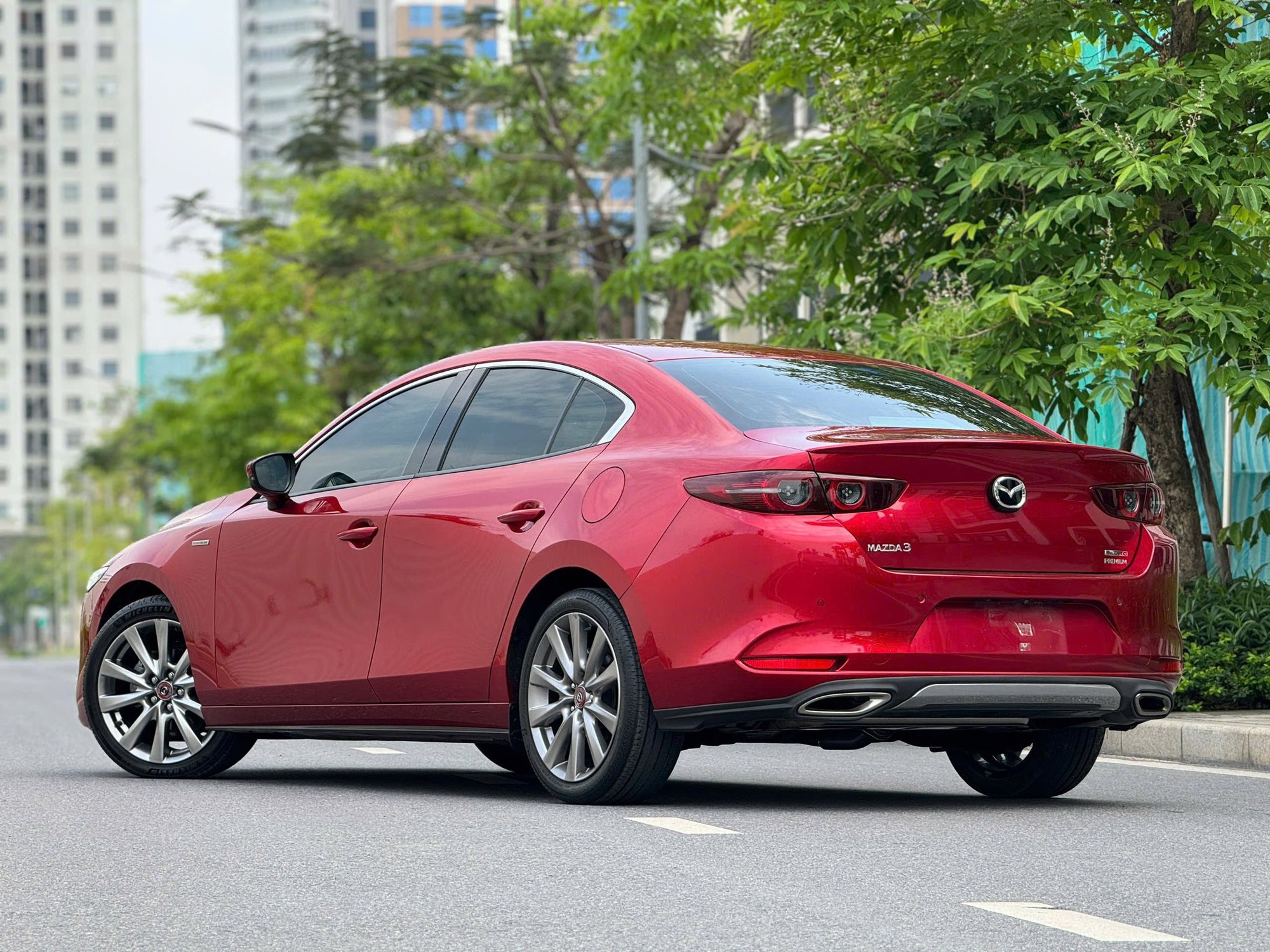 Mazda3 2020 rao bán gần 600 triệu: Gần đắt nhất thị trường, khó “đụng hàng”, chỉ có 40 chiếc toàn Việt Nam- Ảnh 3. Mazda3 2020 rao bán gần 600 triệu: Gần đắt nhất thị trường, khó “đụng hàng”, chỉ có 40 chiếc toàn Việt Nam- Ảnh 3.