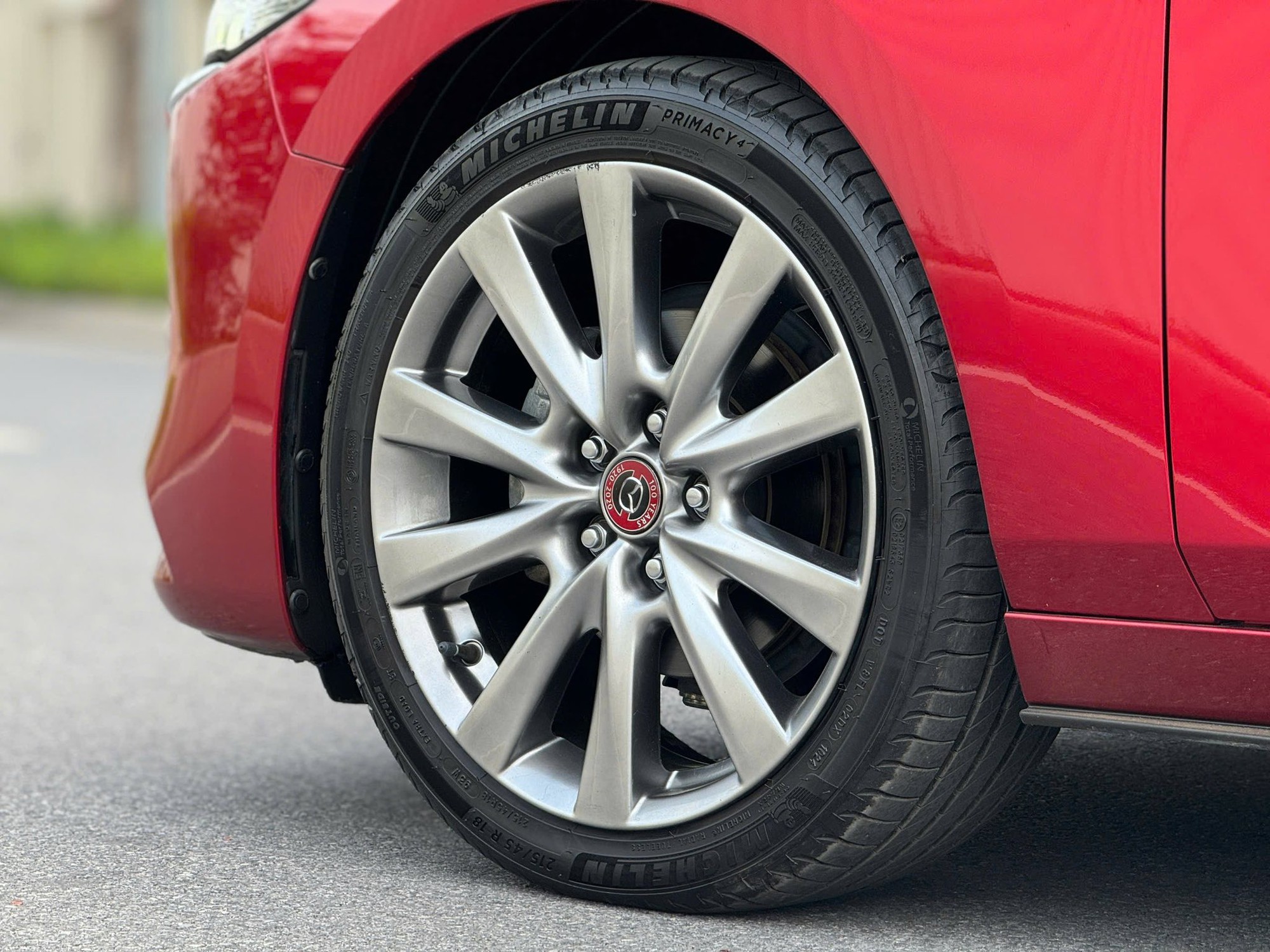 Mazda3 2020 rao bán gần 600 triệu: Gần đắt nhất thị trường, khó “đụng hàng”, chỉ có 40 chiếc toàn Việt Nam- Ảnh 5. Mazda3 2020 rao bán gần 600 triệu: Gần đắt nhất thị trường, khó “đụng hàng”, chỉ có 40 chiếc toàn Việt Nam- Ảnh 5.