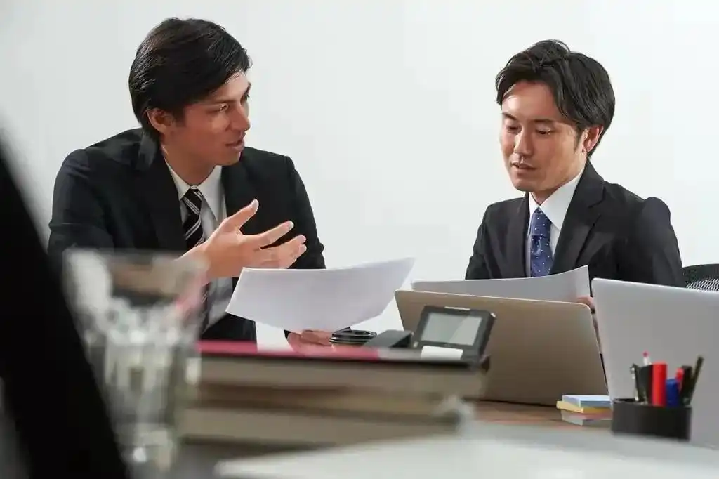 Bị sa thải sau 20 năm cống hiến, ngày rời đi, tôi nhận được 1 phong bì từ sếp: Bên trong không phải tiền mà là thứ không ngờ đến- Ảnh 2. Bị sa thải sau 20 năm cống hiến, ngày rời đi, tôi nhận được 1 phong bì từ sếp: Bên trong không phải tiền mà là thứ không ngờ đến- Ảnh 2.