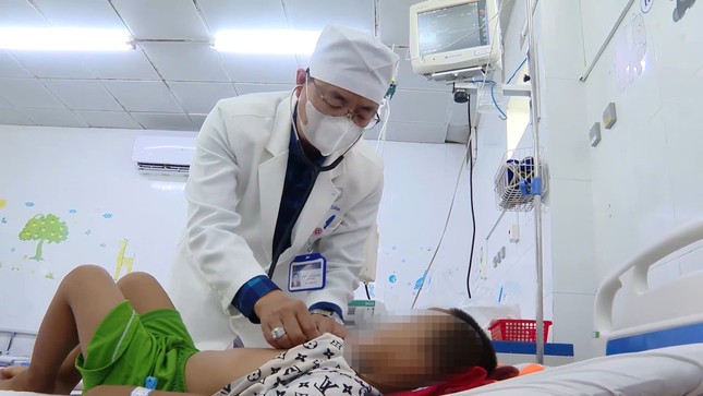 4 trẻ em ăn phải mì tôm có trộn thuốc diệt chuột- Ảnh 1. 4 trẻ em ăn phải mì tôm có trộn thuốc diệt chuột- Ảnh 1.