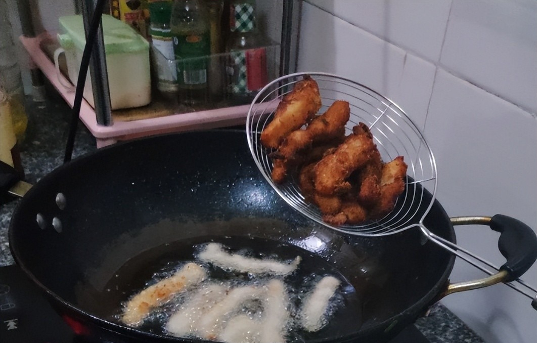 Cảnh báo: 6 lỗi sai chí mạng trong bếp dễ GÂY CHÁY NỔ- Ảnh 2. Cảnh báo: 6 lỗi sai chí mạng trong bếp dễ GÂY CHÁY NỔ- Ảnh 2.