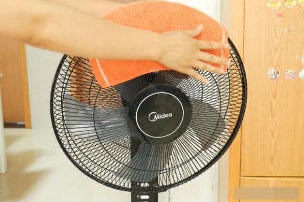 Dùng quạt nửa đời người, tôi nghĩ mình sành, hóa ra Dùng quạt nửa đời người, tôi nghĩ mình sành, hóa ra