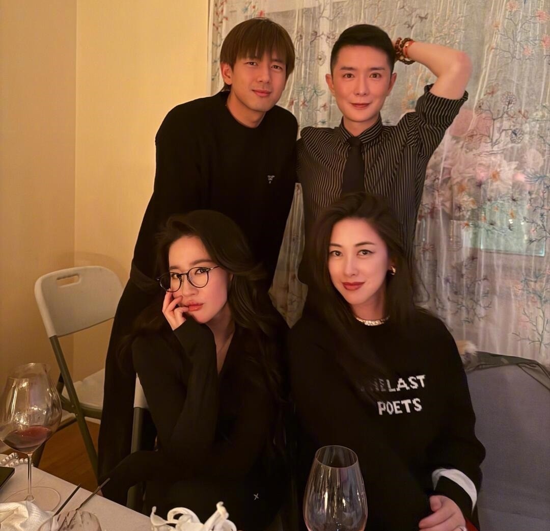 HOT: Lưu Diệc Phi và nam thần kém tuổi công khai hẹn hò?- Ảnh 5. HOT: Lưu Diệc Phi và nam thần kém tuổi công khai hẹn hò?- Ảnh 5.