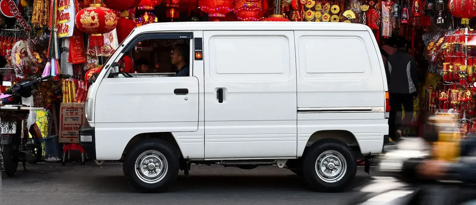 'Đặt lên bàn cân' EC Van và Suzuki Carry mới hiểu vì sao dân mạng gọi xe mới của VinFast là 'kẻ hủy diệt Su cóc'- Ảnh 3. 'Đặt lên bàn cân' EC Van và Suzuki Carry mới hiểu vì sao dân mạng gọi xe mới của VinFast là 'kẻ hủy diệt Su cóc'- Ảnh 3.