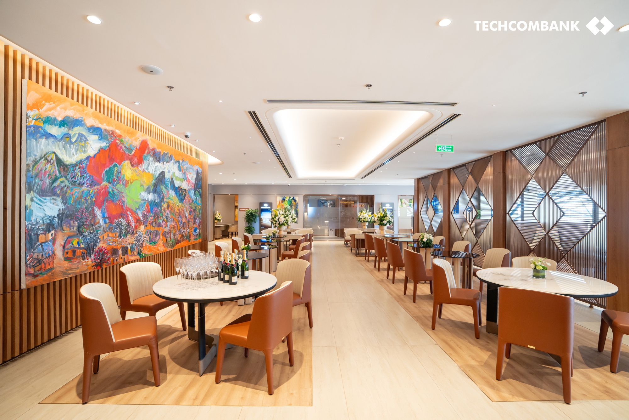 Ra mắt Techcombank Private Lounge - Phòng chờ sân bay đẳng cấp nâng tầm trải nghiệm cùng tinh hoa văn hoá- Ảnh 2. Ra mắt Techcombank Private Lounge - Phòng chờ sân bay đẳng cấp nâng tầm trải nghiệm cùng tinh hoa văn hoá- Ảnh 2.