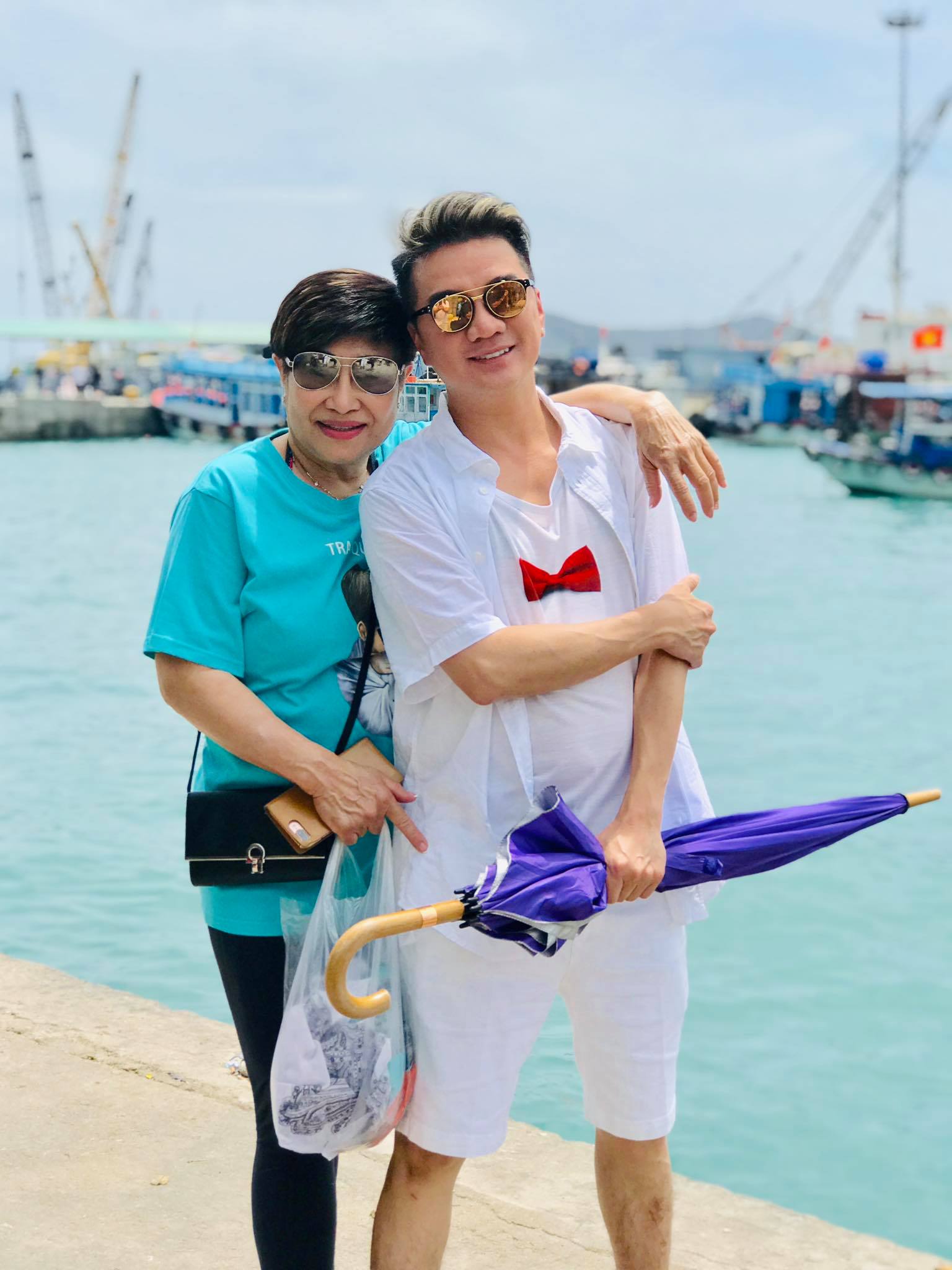 "Ông hoàng nhạc Việt": 17 năm không công khai vợ, ly hôn mới lộ, vẫn sống trong biệt thự tại TP.HCM- Ảnh 1. "Ông hoàng nhạc Việt": 17 năm không công khai vợ, ly hôn mới lộ, vẫn sống trong biệt thự tại TP.HCM- Ảnh 1.
