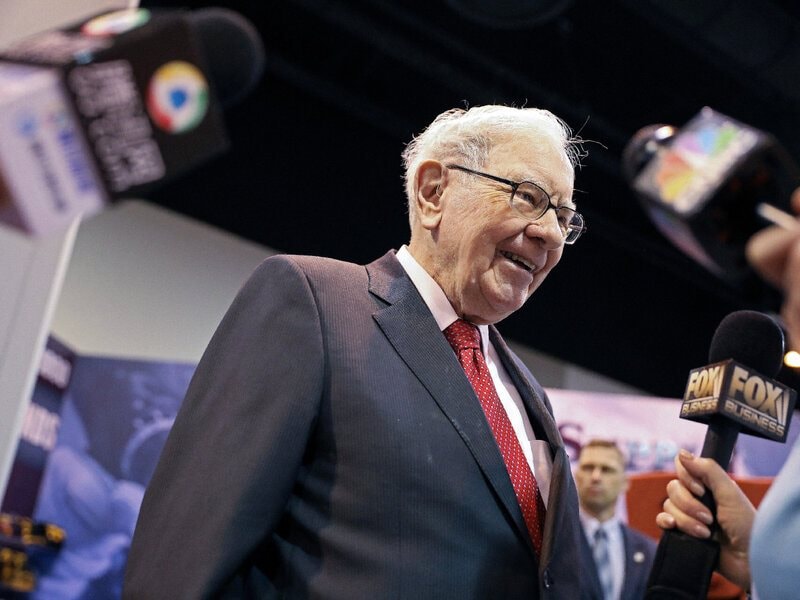 Warren Buffett tiết lộ lý do từ chức ở tuổi 94, khẳng định người kế nhiệm sẽ biết làm gì với 347 tỷ USD tiền mặt- Ảnh 4. Warren Buffett tiết lộ lý do từ chức ở tuổi 94, khẳng định người kế nhiệm sẽ biết làm gì với 347 tỷ USD tiền mặt- Ảnh 4.