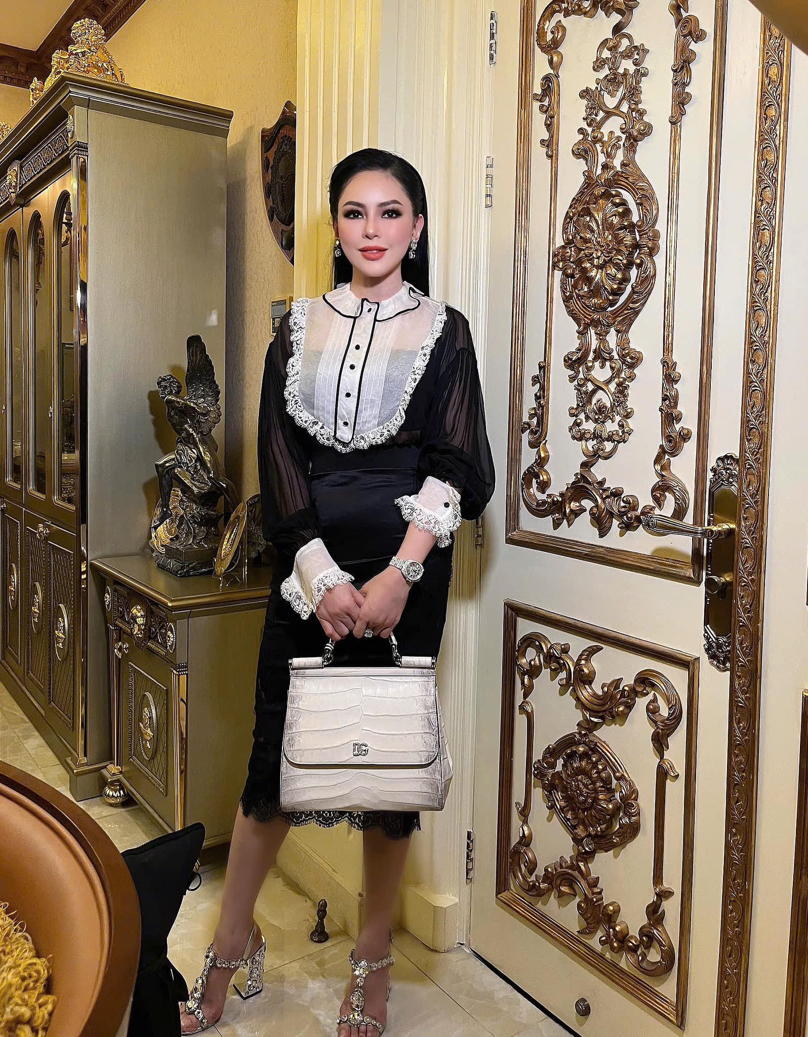 Nữ nghệ sĩ là CEO "khét tiếng" Việt Nam, ở biệt thự dát vàng, 3 mặt tiền Quận 2, U60 đẹp như 30- Ảnh 7.