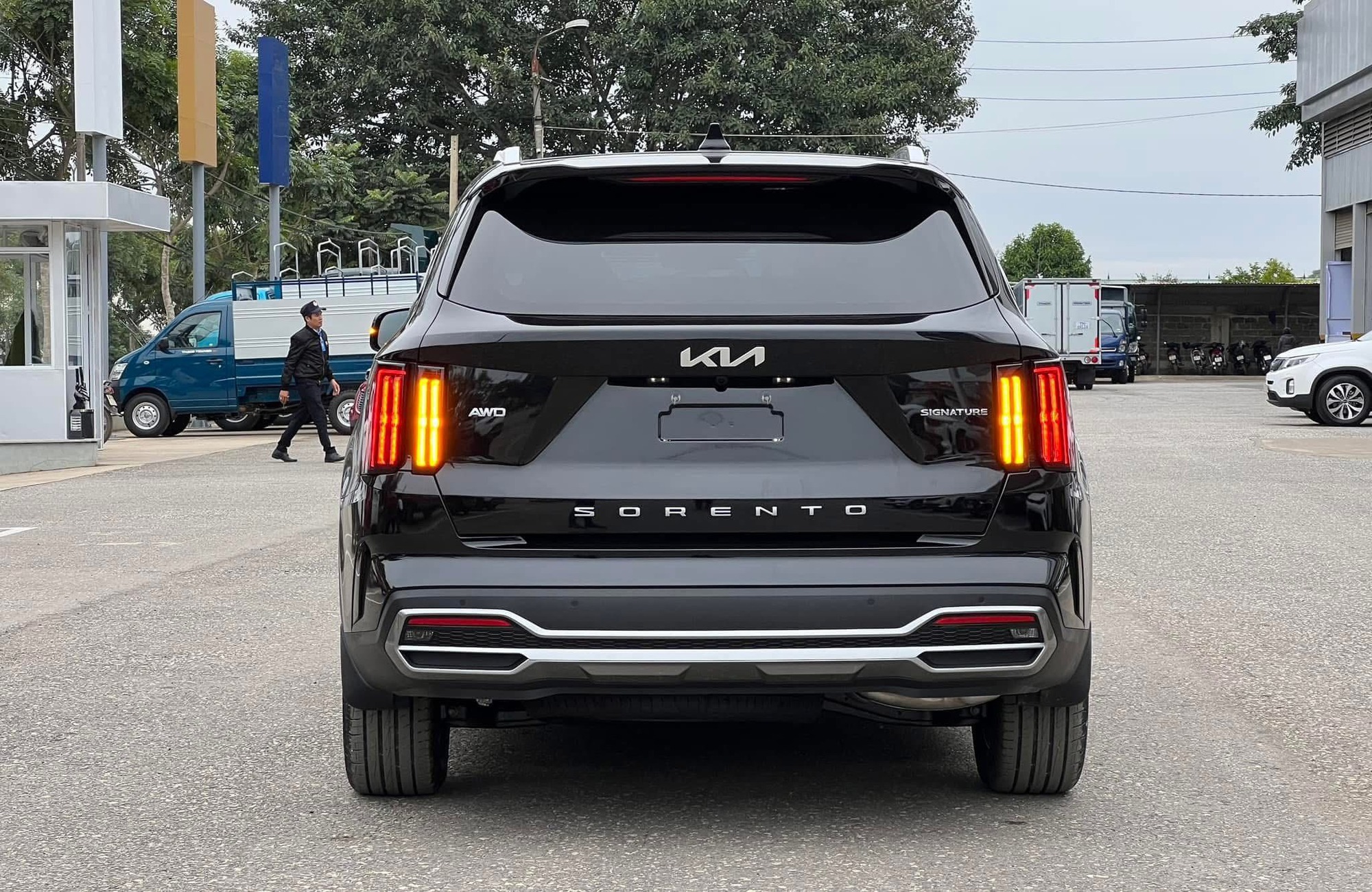 Giá Kia Sorento lần đầu giảm dưới mốc 900 triệu tại đại lý: Rẻ nhất phân khúc, ngang CX-5 bản tầm trung, dọn kho chờ bản mới sắp ra mắt- Ảnh 5. Giá Kia Sorento lần đầu giảm dưới mốc 900 triệu tại đại lý: Rẻ nhất phân khúc, ngang CX-5 bản tầm trung, dọn kho chờ bản mới sắp ra mắt- Ảnh 5.