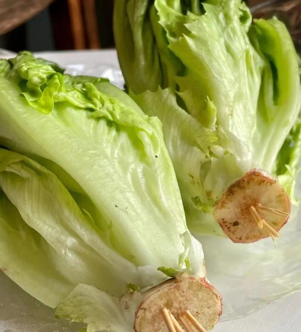 Nếu biết cắm tăm vào cuống xà lách, chắc tôi đã không lãng phí 3 bó rau ngon lành!- Ảnh 1. Nếu biết cắm tăm vào cuống xà lách, chắc tôi đã không lãng phí 3 bó rau ngon lành!- Ảnh 1.