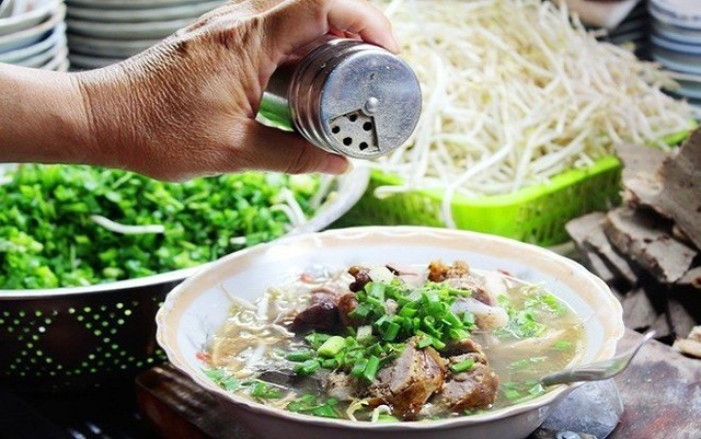 Không phải phở, bánh mì, món ăn chưa tới 30.000đ/bát này mới là hương vị Việt lọt top ngon nhất châu Á- Ảnh 5.