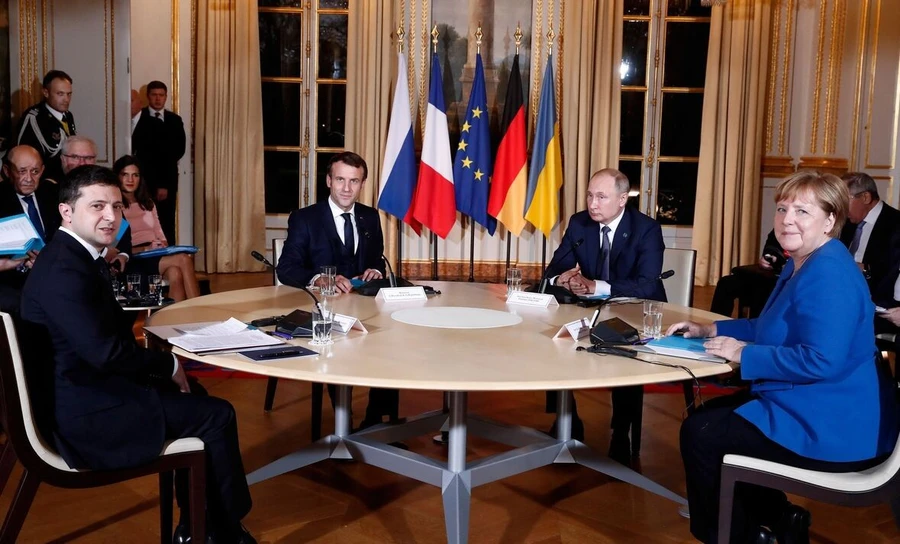 Nhìn lại cuộc gặp cuối cùng giữa ông Putin và ông Zelensky cách đây 6 năm- Ảnh 1. Nhìn lại cuộc gặp cuối cùng giữa ông Putin và ông Zelensky cách đây 6 năm- Ảnh 1.