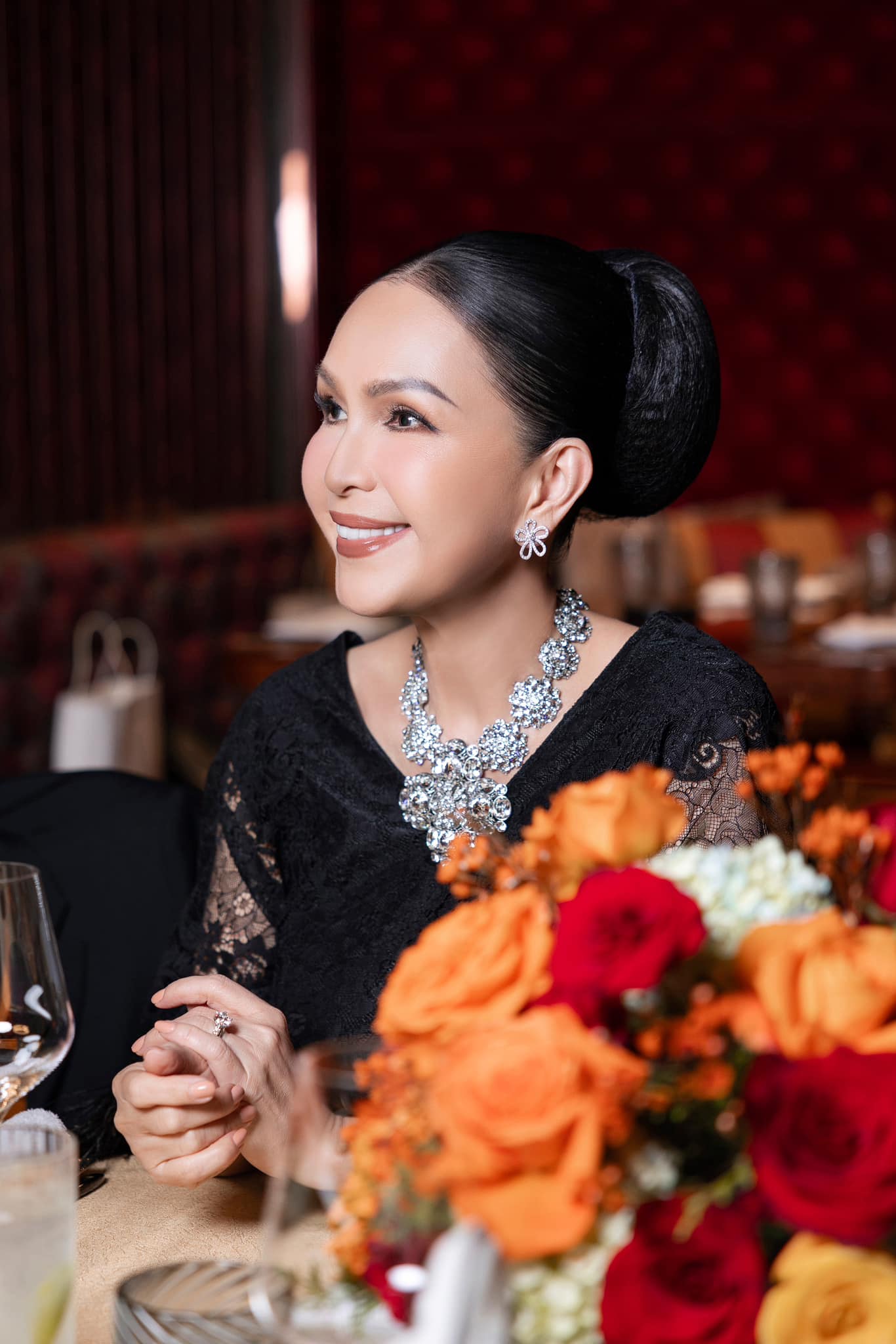 Nữ nghệ sĩ có hôn nhân viên mãn với chồng doanh nhân, U70 mà trẻ như 40: Bí quyết gói gọn trong 4 điều- Ảnh 4. Nữ nghệ sĩ có hôn nhân viên mãn với chồng doanh nhân, U70 mà trẻ như 40: Bí quyết gói gọn trong 4 điều- Ảnh 4.