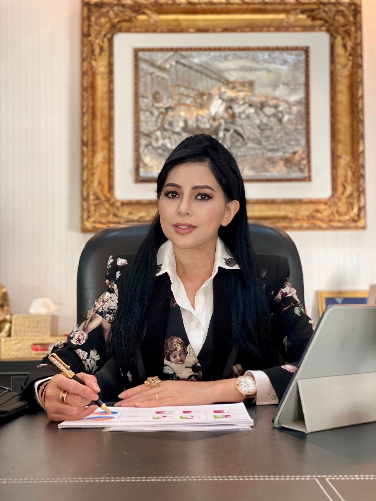 Nữ nghệ sĩ là CEO "khét tiếng" Việt Nam, ở biệt thự dát vàng, 3 mặt tiền Quận 2, U60 đẹp như 30- Ảnh 3.