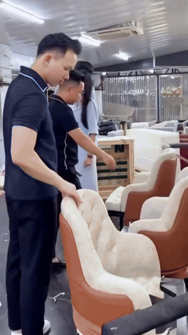 Lộ ảnh Văn Hậu cùng vợ đi chọn nội thất cho căn biệt thự chục tỷ, nhan sắc tiểu thư Doãn Hải My gây sốt- Ảnh 1. Lộ ảnh Văn Hậu cùng vợ đi chọn nội thất cho căn biệt thự chục tỷ, nhan sắc tiểu thư Doãn Hải My gây sốt- Ảnh 1.