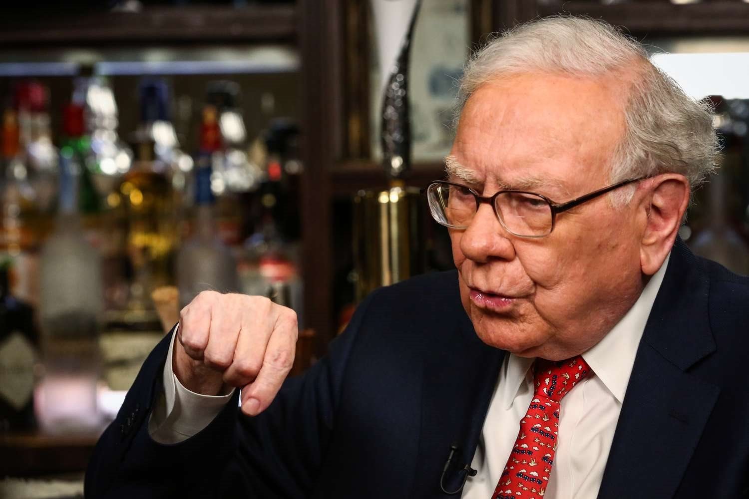Warren Buffett tiết lộ lý do từ chức ở tuổi 94, khẳng định người kế nhiệm sẽ biết làm gì với 347 tỷ USD tiền mặt- Ảnh 1. Warren Buffett tiết lộ lý do từ chức ở tuổi 94, khẳng định người kế nhiệm sẽ biết làm gì với 347 tỷ USD tiền mặt- Ảnh 1.