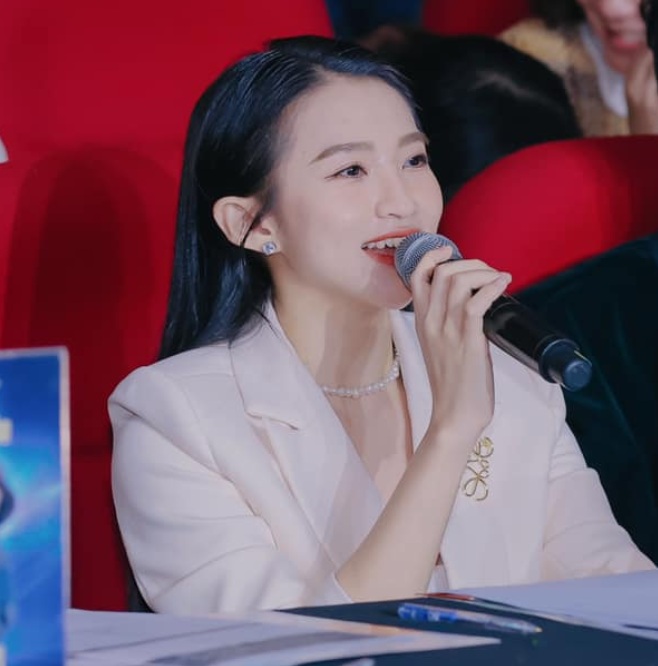 Cô giáo xinh đẹp của Chi Pu, từng làm việc với Mỹ Tâm: "Tôi kiệt quệ"- Ảnh 1. Cô giáo xinh đẹp của Chi Pu, từng làm việc với Mỹ Tâm: "Tôi kiệt quệ"- Ảnh 1.