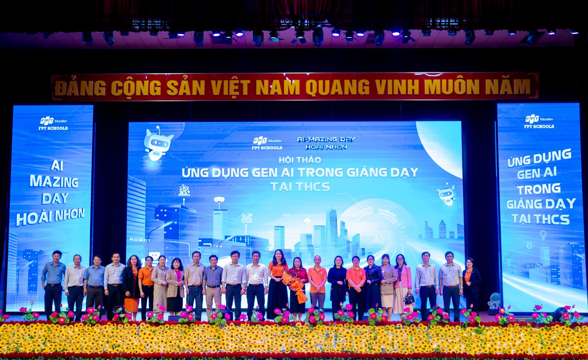 Từ bước lùi táo bạo đến ngọn lửa tiên phong của cô giáo 9X- Ảnh 1. Từ bước lùi táo bạo đến ngọn lửa tiên phong của cô giáo 9X- Ảnh 1.