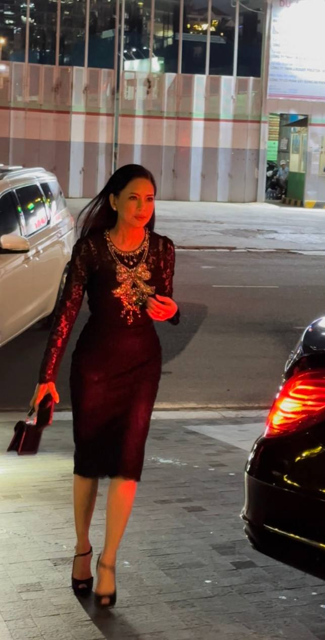 Nữ nghệ sĩ là CEO "khét tiếng" Việt Nam, ở biệt thự dát vàng, 3 mặt tiền Quận 2, U60 đẹp như 30- Ảnh 9.