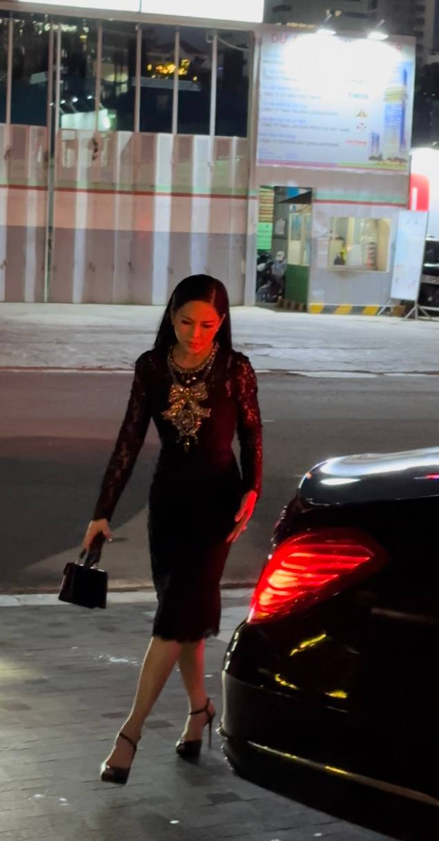 Nữ nghệ sĩ là CEO "khét tiếng" Việt Nam, ở biệt thự dát vàng, 3 mặt tiền Quận 2, U60 đẹp như 30- Ảnh 10.