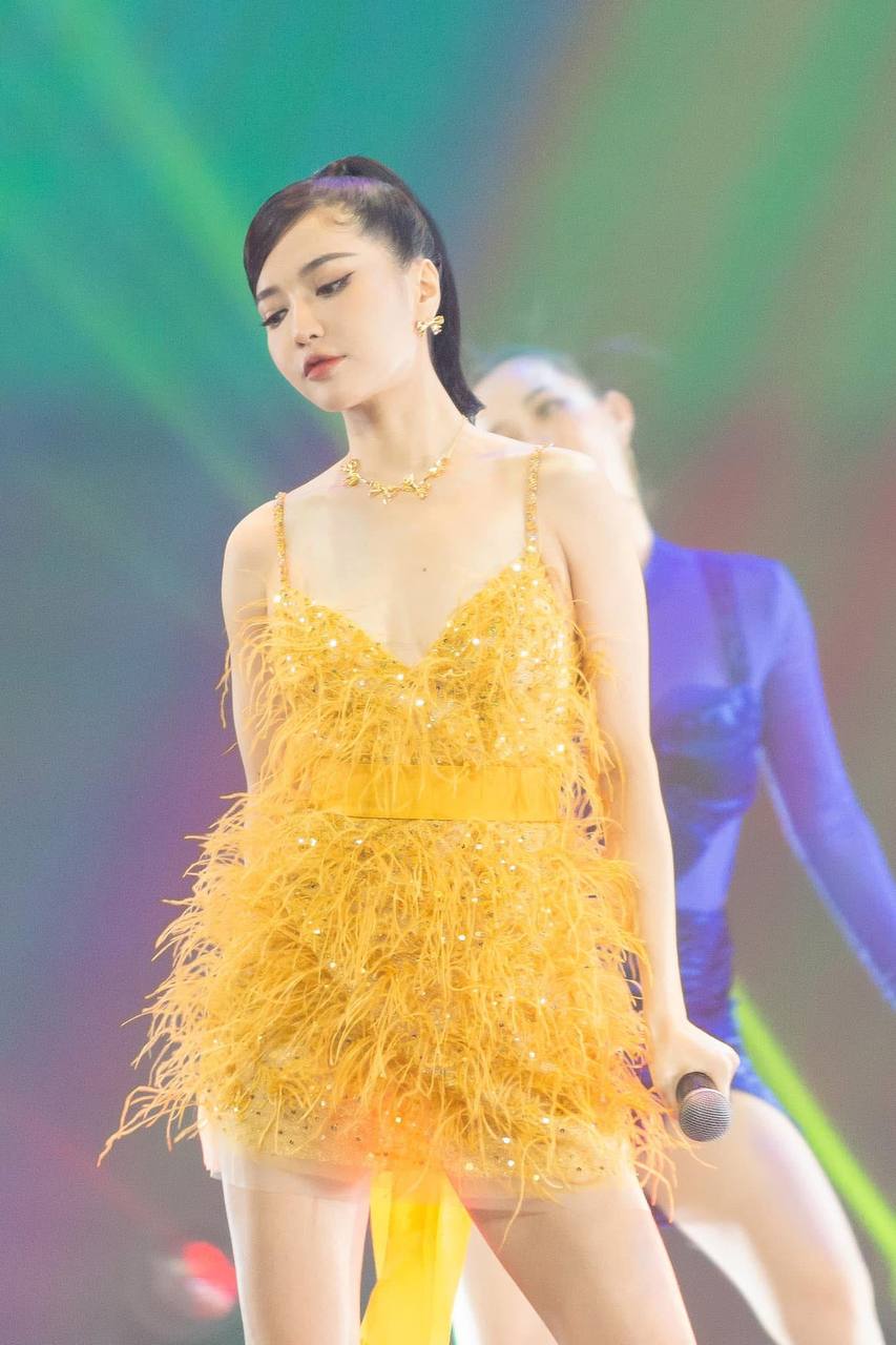 Bích Phương qua loạt cam thường: Nhan sắc nay sao lạ quá!- Ảnh 11. Bích Phương qua loạt cam thường: Nhan sắc nay sao lạ quá!- Ảnh 11.