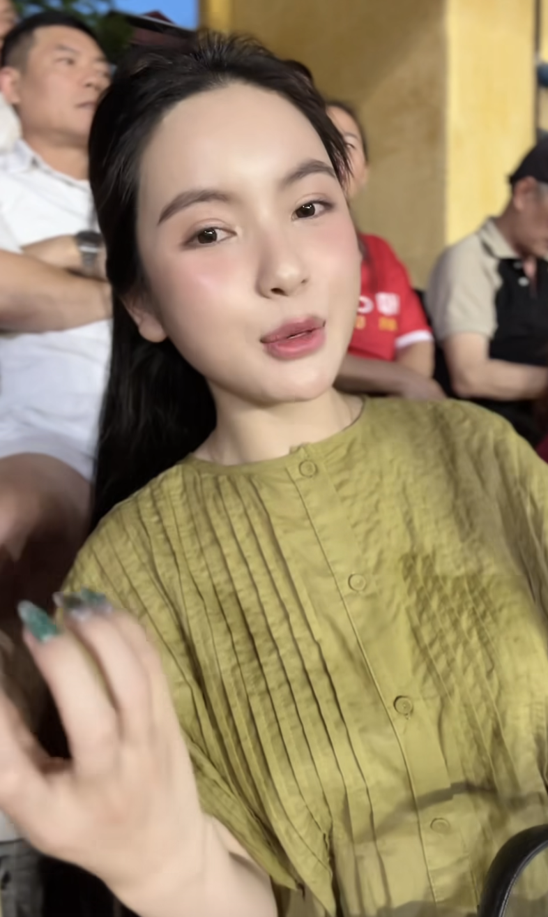 Tóm dính Chu Thanh Huyền lộ diện trên sân Hàng Đẫy giữa tin đồn phẫu thuật thẩm mỹ, nhan sắc khác xa ảnh tự đăng?- Ảnh 5. Tóm dính Chu Thanh Huyền lộ diện trên sân Hàng Đẫy giữa tin đồn phẫu thuật thẩm mỹ, nhan sắc khác xa ảnh tự đăng?- Ảnh 5.