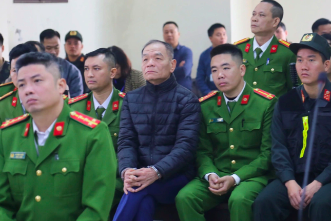 Bị cáo Lưu Bình Nhưỡng từ chối luật sư chỉ định- Ảnh 2. Bị cáo Lưu Bình Nhưỡng từ chối luật sư chỉ định- Ảnh 2.