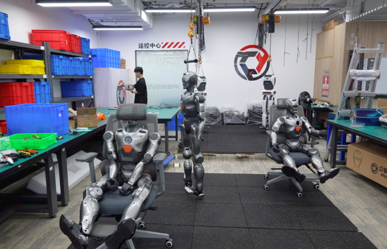 Thế giới 'bán' giấc mộng robot hình người: Sản xuất bất chấp dù 7 năm mới hoàn vốn, có công ty nhắm làm 12.000 mẫu/năm- Ảnh 2. Thế giới 'bán' giấc mộng robot hình người: Sản xuất bất chấp dù 7 năm mới hoàn vốn, có công ty nhắm làm 12.000 mẫu/năm- Ảnh 2.