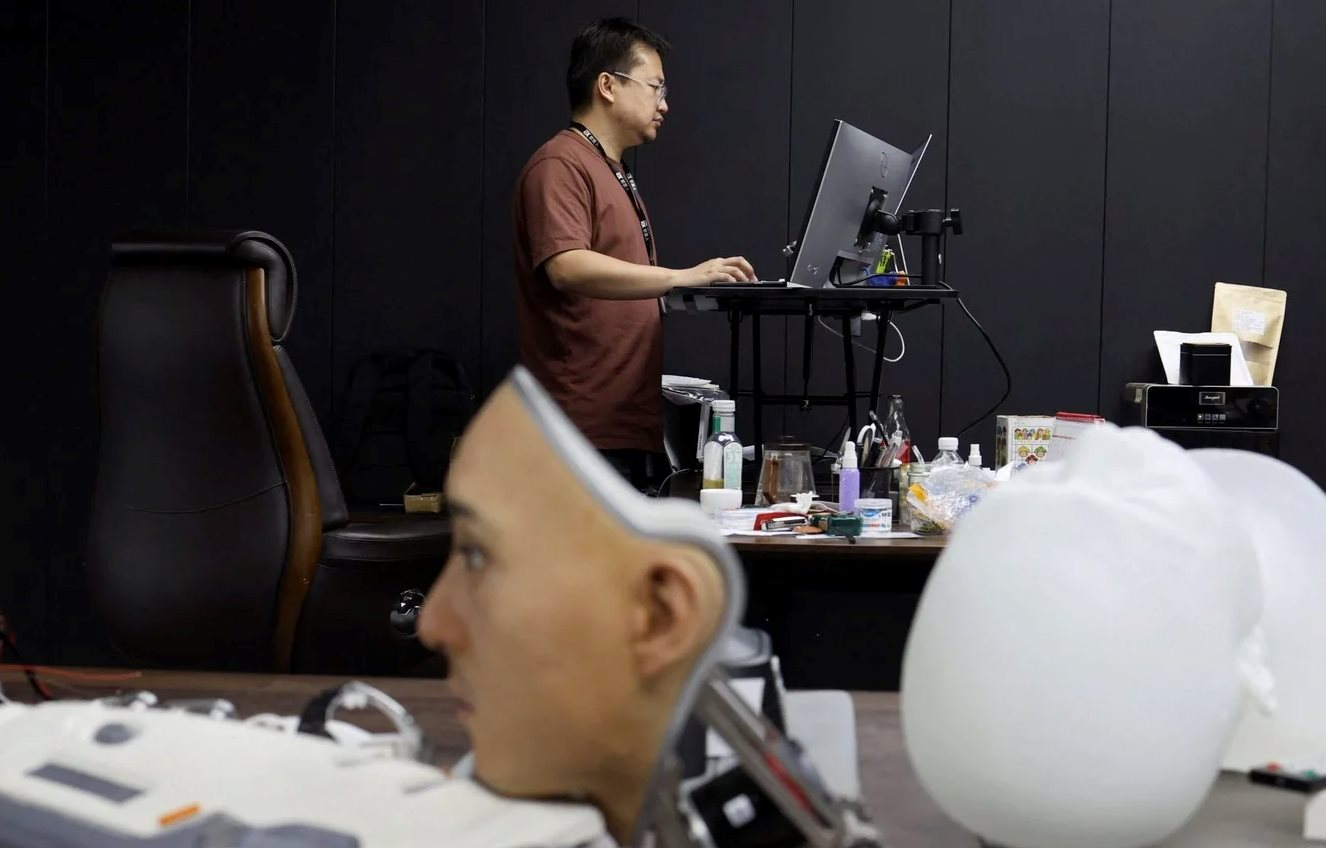 Thế giới 'bán' giấc mộng robot hình người: Sản xuất bất chấp dù 7 năm mới hoàn vốn, có công ty nhắm làm 12.000 mẫu/năm- Ảnh 1. Thế giới 'bán' giấc mộng robot hình người: Sản xuất bất chấp dù 7 năm mới hoàn vốn, có công ty nhắm làm 12.000 mẫu/năm- Ảnh 1.