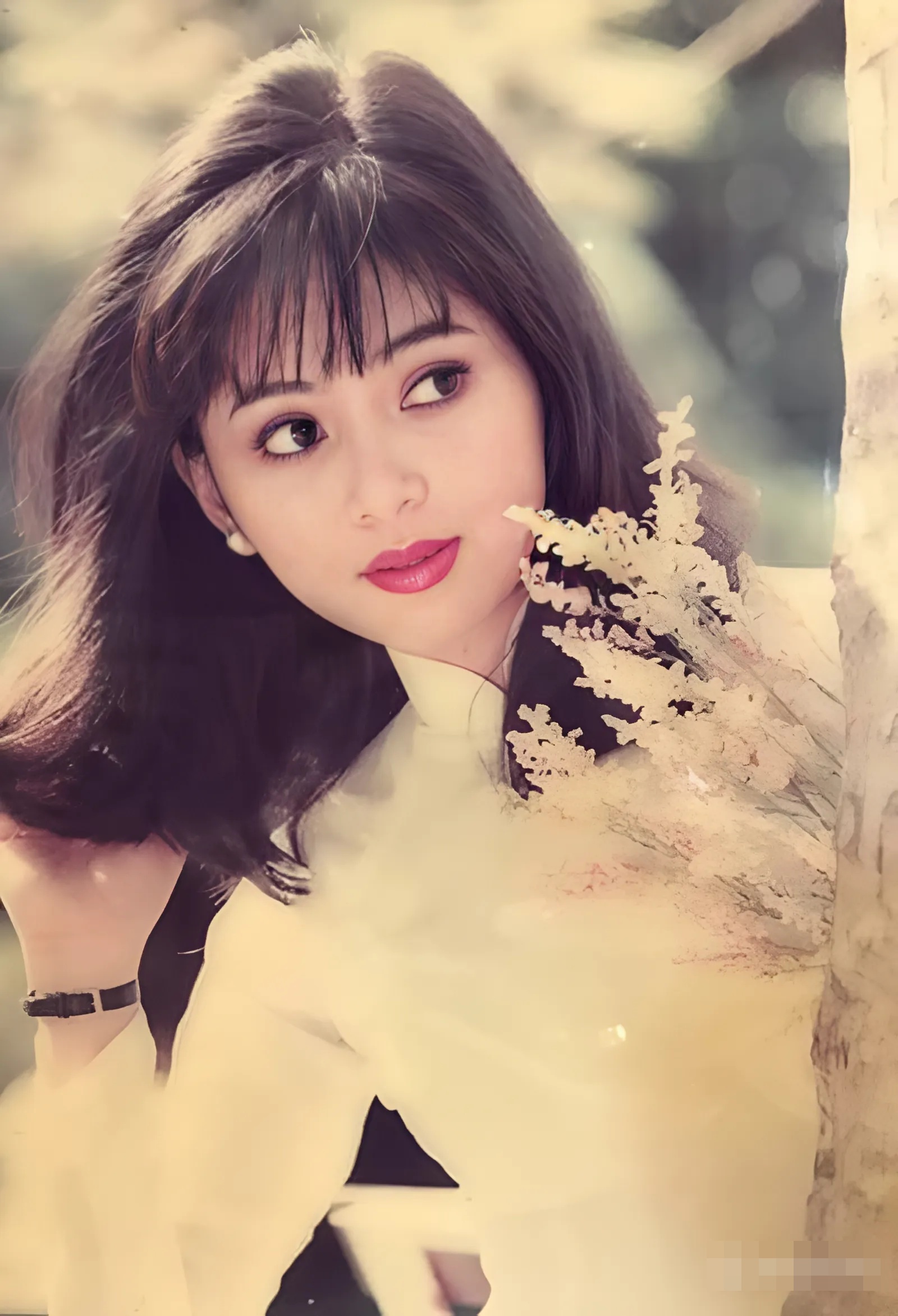 Nữ nghệ sĩ là CEO "khét tiếng" Việt Nam, ở biệt thự dát vàng, 3 mặt tiền Quận 2, U60 đẹp như 30- Ảnh 2.