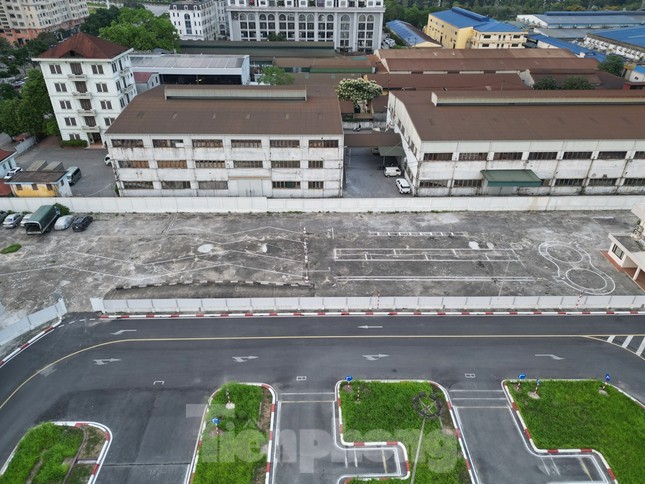 Sốt ruột cảnh ‘bất động’ tại trung tâm sát hạch lái xe- Ảnh 9. Sốt ruột cảnh ‘bất động’ tại trung tâm sát hạch lái xe- Ảnh 9.