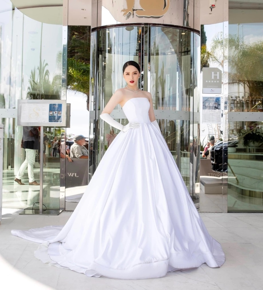 Chi phí khổng lồ khi sao Việt tham dự LHP Cannes, tốn bạc tỷ cũng có khi "mất trắng"- Ảnh 5. Chi phí khổng lồ khi sao Việt tham dự LHP Cannes, tốn bạc tỷ cũng có khi "mất trắng"- Ảnh 5.