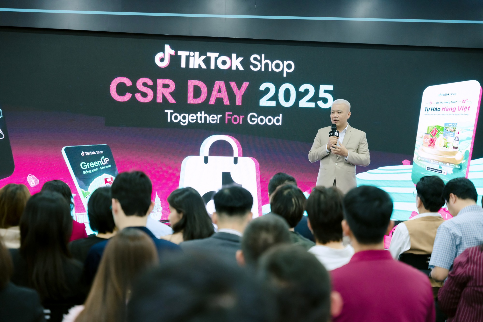 Hé lộ đằng sau hơn 500 phiên livestream hàng Việt kỷ lục, 77.000 đơn hàng và 1,2 triệu lượt tiếp cận- Ảnh 1. Hé lộ đằng sau hơn 500 phiên livestream hàng Việt kỷ lục, 77.000 đơn hàng và 1,2 triệu lượt tiếp cận- Ảnh 1.