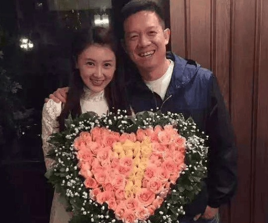 Mỹ nhân trả nợ 4.700 tỷ trong 7 ngày bất ngờ tuyên bố ly hôn chồng chủ tịch- Ảnh 2. Mỹ nhân trả nợ 4.700 tỷ trong 7 ngày bất ngờ tuyên bố ly hôn chồng chủ tịch- Ảnh 2.