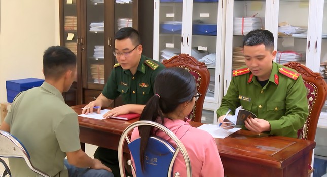 Chiếm đoạt hàng trăm tỷ đồng qua hình thức ‘cắt đá tìm ngọc’- Ảnh 1. Chiếm đoạt hàng trăm tỷ đồng qua hình thức ‘cắt đá tìm ngọc’- Ảnh 1.
