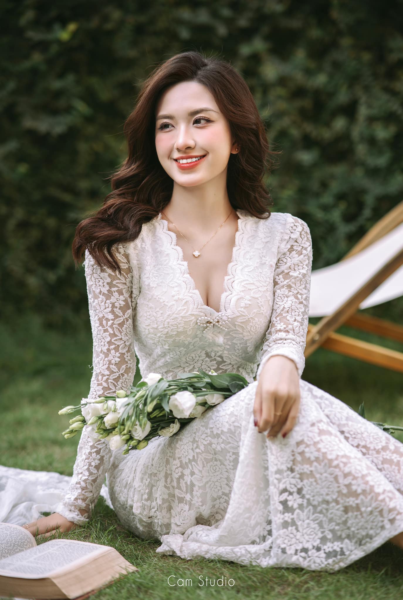 Ái nữ nhà Văn Sỹ trứ danh Nghệ An gây sốt với visual vạn người mê, thì ra thừa hưởng“mã gen đỉnh chop” của mẹ- Ảnh 7. Ái nữ nhà Văn Sỹ trứ danh Nghệ An gây sốt với visual vạn người mê, thì ra thừa hưởng“mã gen đỉnh chop” của mẹ- Ảnh 7.