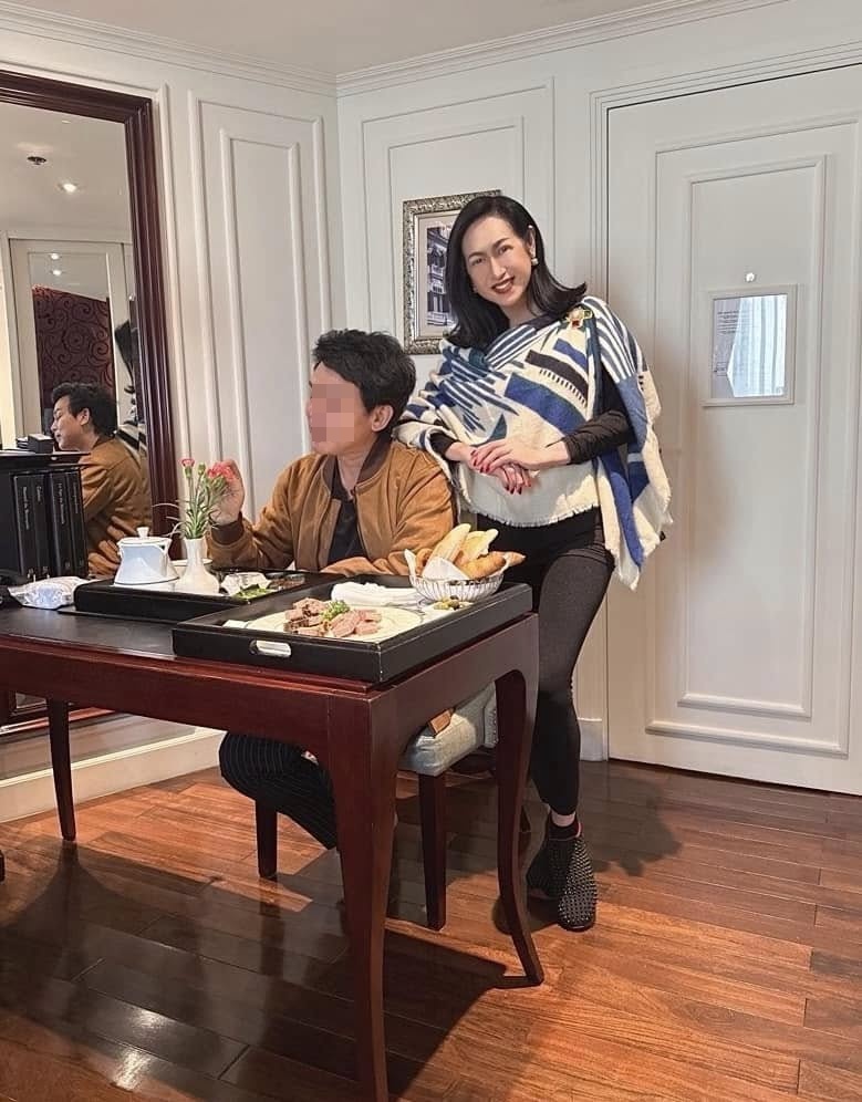 Nữ nghệ sĩ 3 lần đò, sinh 6 con, chăm thêm 3 con riêng của chồng, tuổi U70 đẹp như 40- Ảnh 5. Nữ nghệ sĩ 3 lần đò, sinh 6 con, chăm thêm 3 con riêng của chồng, tuổi U70 đẹp như 40- Ảnh 5.