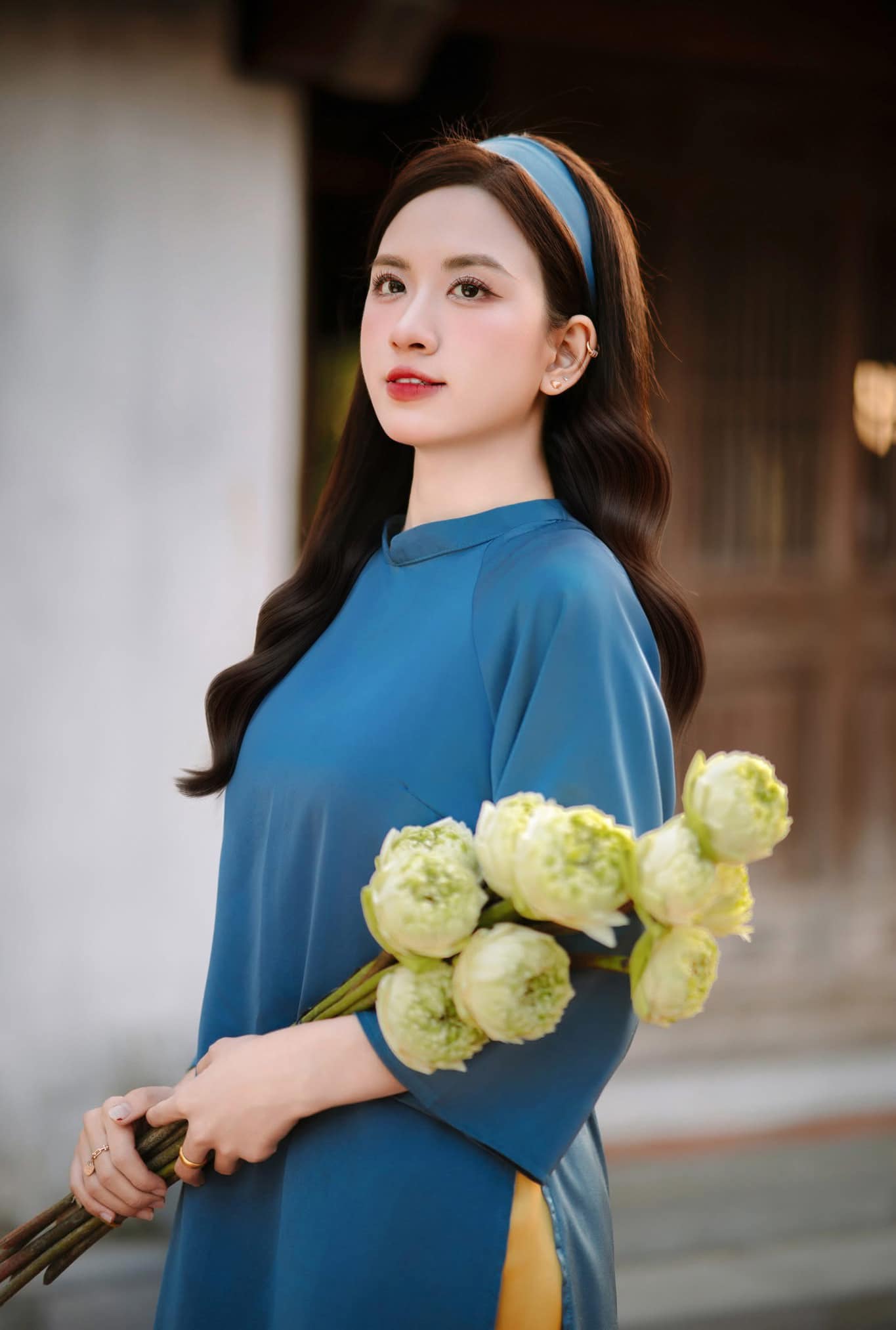 Ái nữ nhà Văn Sỹ trứ danh Nghệ An gây sốt với visual vạn người mê, thì ra thừa hưởng“mã gen đỉnh chop” của mẹ- Ảnh 5. Ái nữ nhà Văn Sỹ trứ danh Nghệ An gây sốt với visual vạn người mê, thì ra thừa hưởng“mã gen đỉnh chop” của mẹ- Ảnh 5.
