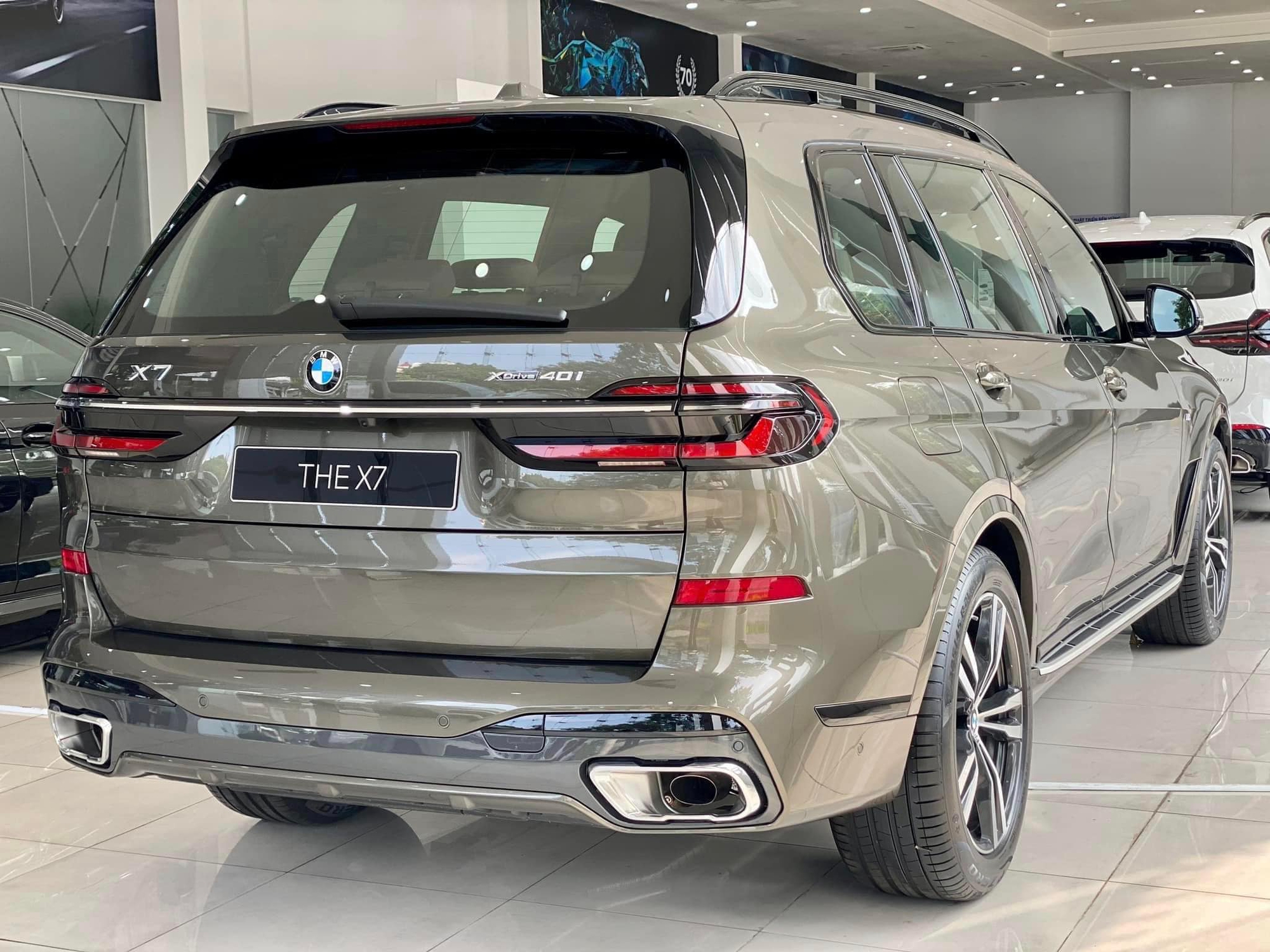 BMW X7 giảm giá mạnh tại đại lý, cạnh tranh GLS bằng giá chỉ từ hơn 5 tỷ đồng, riêng tiền khuyến mãi đủ mua một chiếc Ranger- Ảnh 2. BMW X7 giảm giá mạnh tại đại lý, cạnh tranh GLS bằng giá chỉ từ hơn 5 tỷ đồng, riêng tiền khuyến mãi đủ mua một chiếc Ranger- Ảnh 2.