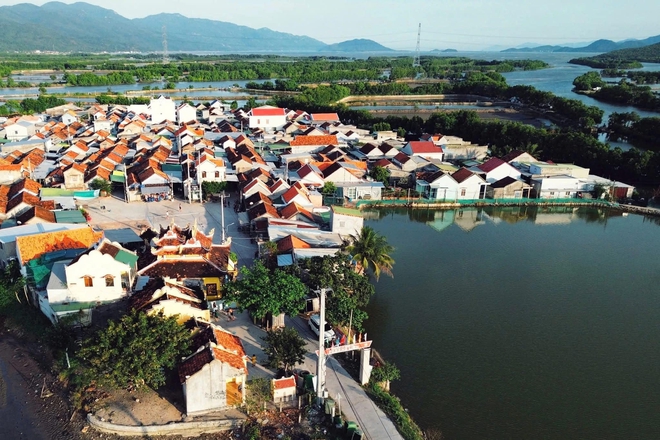 Phát hiện ngôi làng có duy nhất 1 đường vào gần Nha Trang, du khách ấn tượng với cảnh từ trên cao- Ảnh 4. Phát hiện ngôi làng có duy nhất 1 đường vào gần Nha Trang, du khách ấn tượng với cảnh từ trên cao- Ảnh 4.