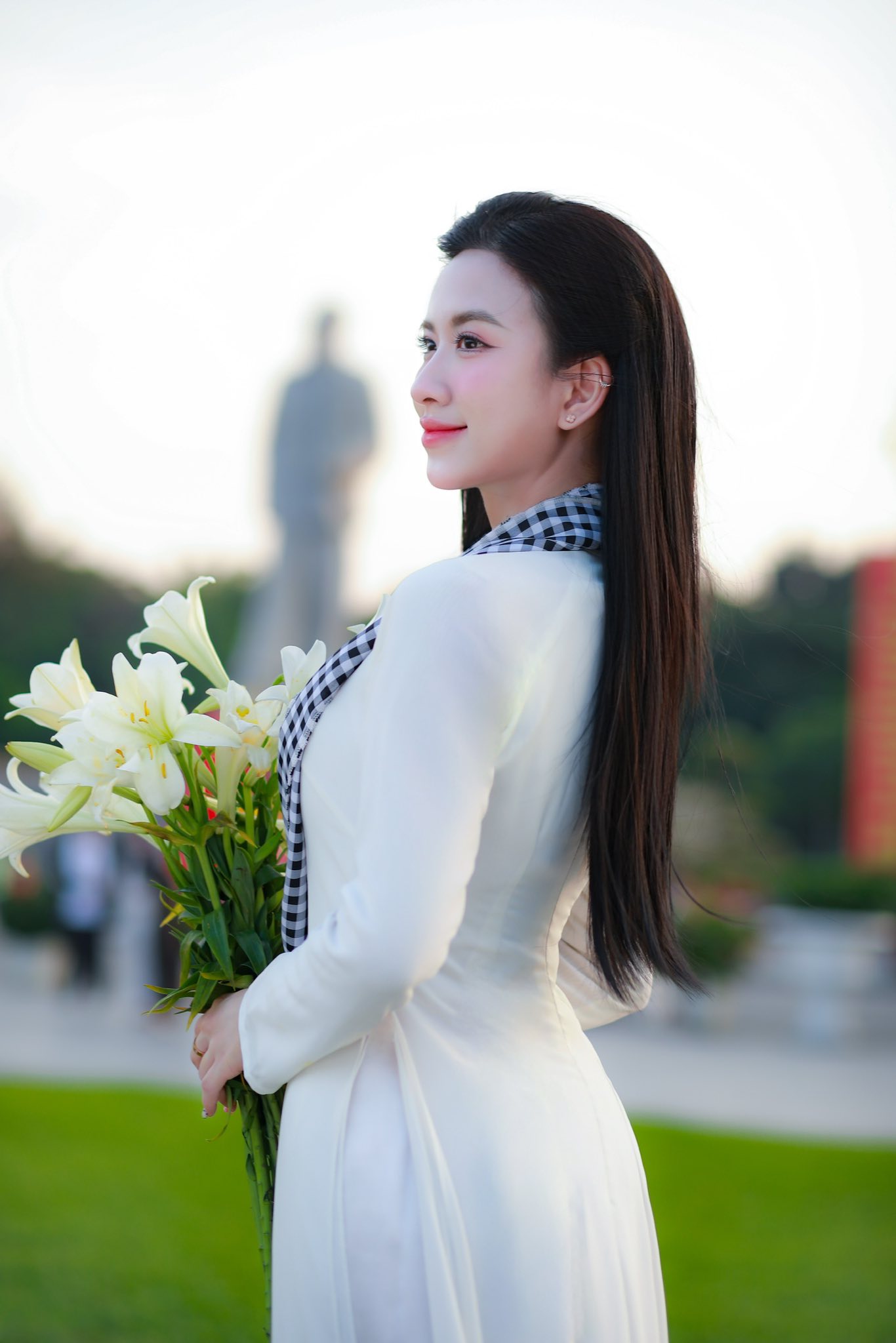 Ái nữ nhà Văn Sỹ trứ danh Nghệ An gây sốt với visual vạn người mê, thì ra thừa hưởng“mã gen đỉnh chop” của mẹ- Ảnh 6. Ái nữ nhà Văn Sỹ trứ danh Nghệ An gây sốt với visual vạn người mê, thì ra thừa hưởng“mã gen đỉnh chop” của mẹ- Ảnh 6.