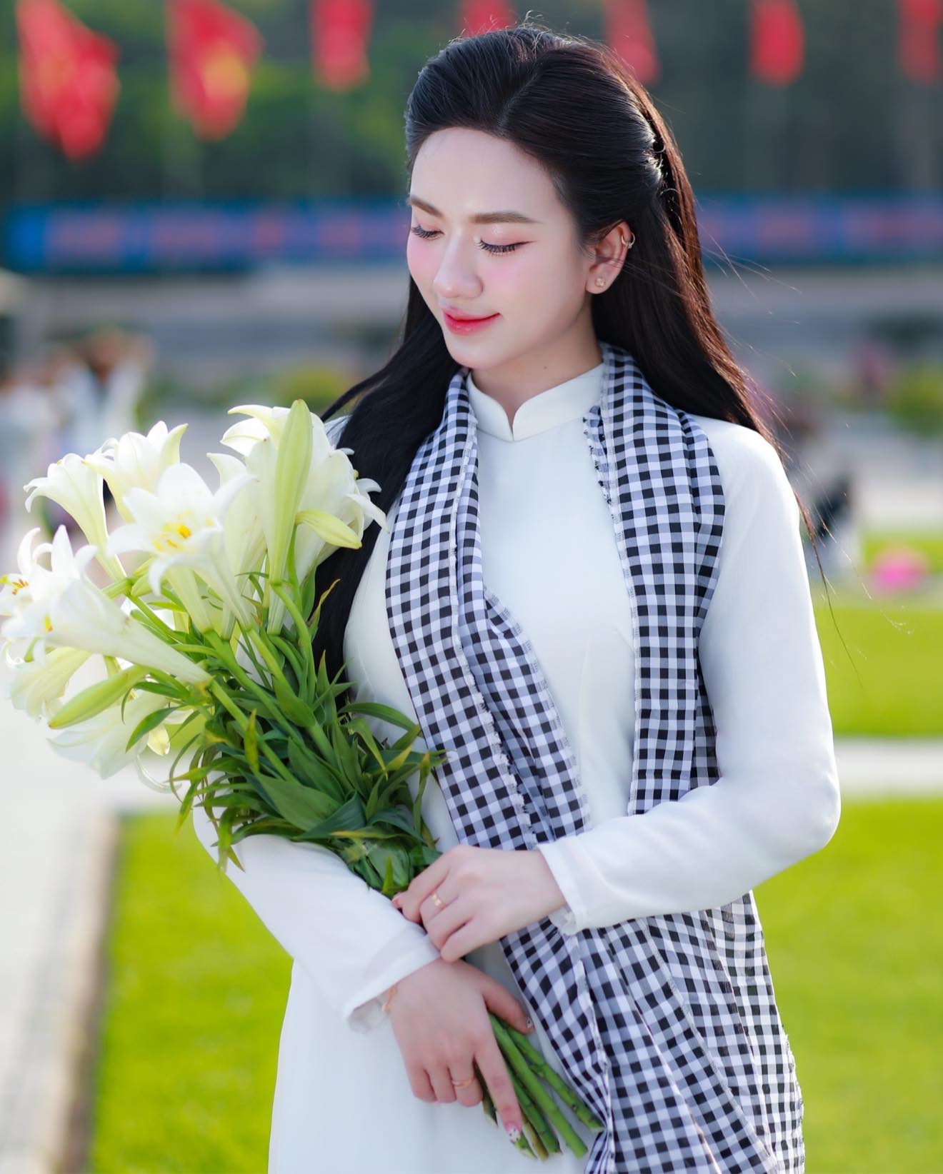 Ái nữ nhà Văn Sỹ trứ danh Nghệ An gây sốt với visual vạn người mê, thì ra thừa hưởng“mã gen đỉnh chop” của mẹ- Ảnh 4. Ái nữ nhà Văn Sỹ trứ danh Nghệ An gây sốt với visual vạn người mê, thì ra thừa hưởng“mã gen đỉnh chop” của mẹ- Ảnh 4.