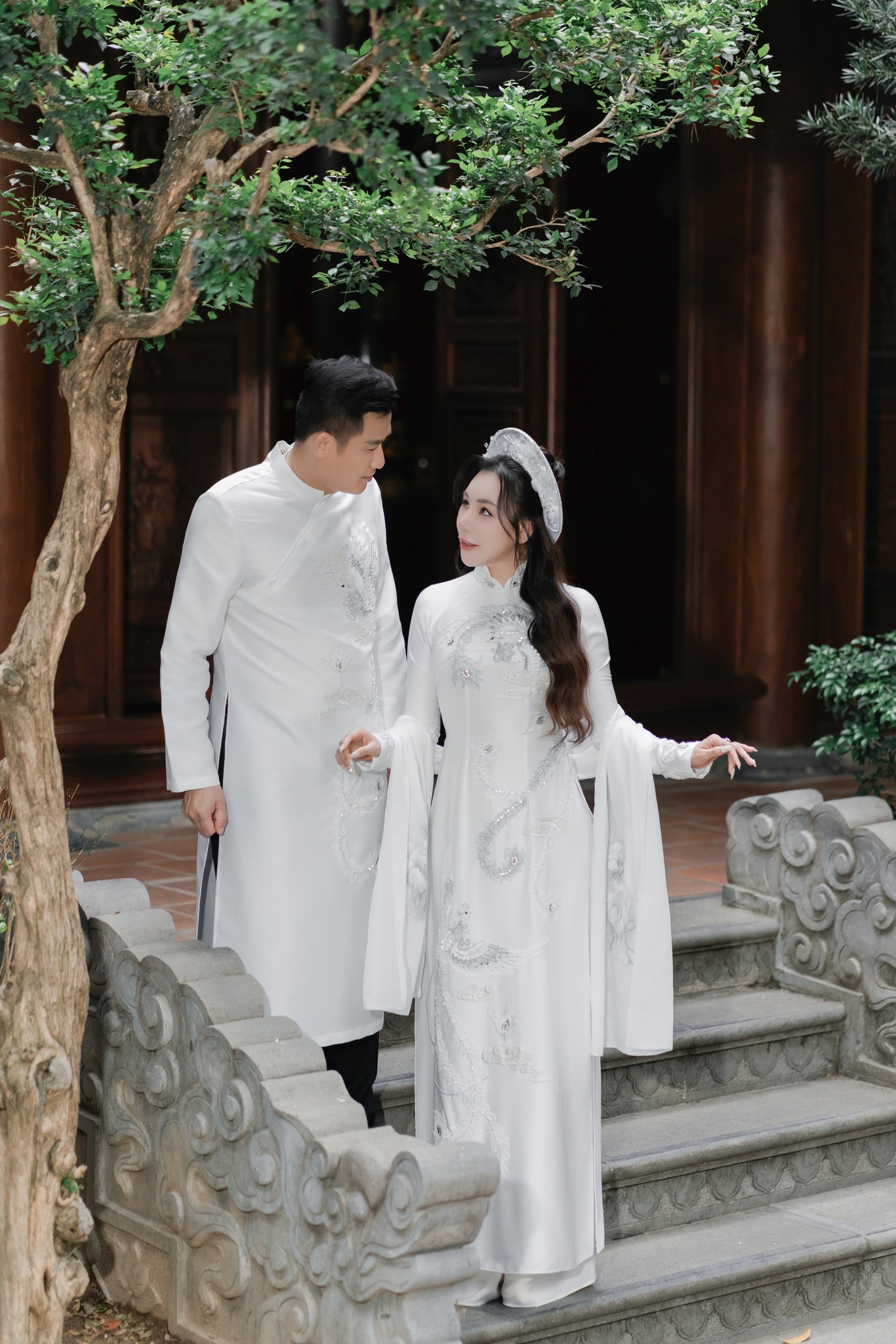 Toàn cảnh đám cưới Hồ Quỳnh Hương: Cô dâu khóc nức nở, khoá môi chú rể tình tứ, thái độ nhà chồng gây chú ý- Ảnh 23.