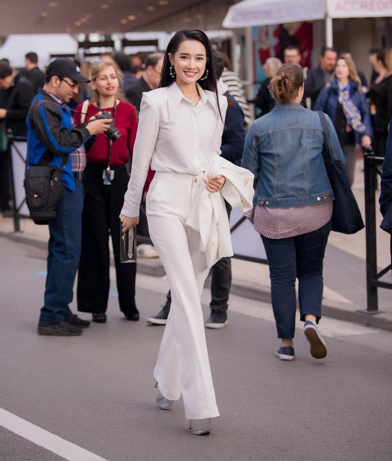 Chi phí khổng lồ khi sao Việt tham dự LHP Cannes, tốn bạc tỷ cũng có khi "mất trắng"- Ảnh 7. Chi phí khổng lồ khi sao Việt tham dự LHP Cannes, tốn bạc tỷ cũng có khi "mất trắng"- Ảnh 7.