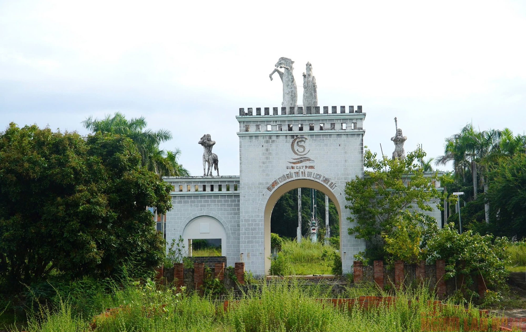 Dự án du lịch trăm tỉ ngay cửa ngõ Phan Thiết bỏ hoang hơn 10 năm- Ảnh 5. Dự án du lịch trăm tỉ ngay cửa ngõ Phan Thiết bỏ hoang hơn 10 năm- Ảnh 5.