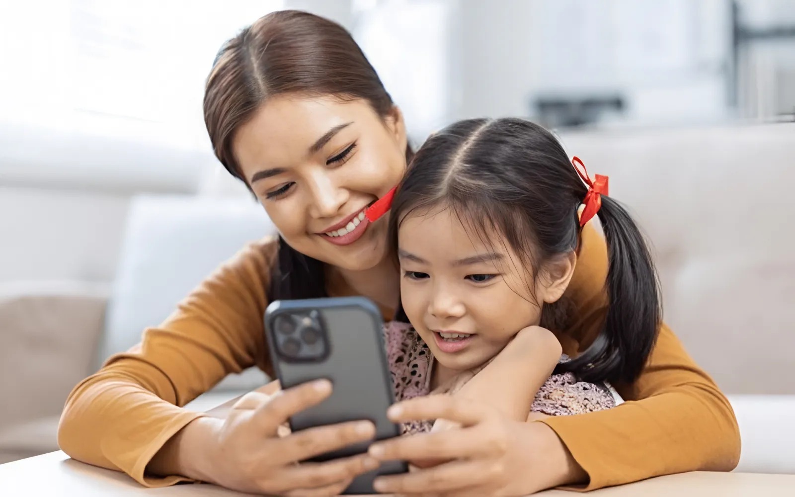 Một người mẹ nếu đủ khôn ngoan sẽ không đăng 5 điều này về con lên mạng xã hội, kẻo con chịu thiệt thòi lớn- Ảnh 1. Một người mẹ nếu đủ khôn ngoan sẽ không đăng 5 điều này về con lên mạng xã hội, kẻo con chịu thiệt thòi lớn- Ảnh 1.