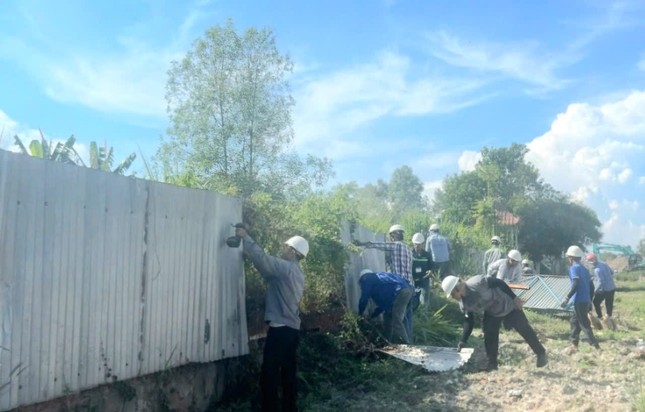Cưỡng chế thu hồi đất 15 hộ dân để thực hiện dự án cao tốc Biên Hòa – Vũng Tàu- Ảnh 1. Cưỡng chế thu hồi đất 15 hộ dân để thực hiện dự án cao tốc Biên Hòa – Vũng Tàu- Ảnh 1.