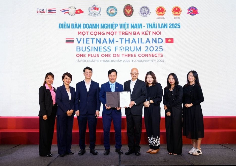 FPT bắt tay hai “ông lớn” công nghệ Thái Lan, thúc đẩy chuyển đổi số ngành tài chính, bán lẻ- Ảnh 1. FPT bắt tay hai “ông lớn” công nghệ Thái Lan, thúc đẩy chuyển đổi số ngành tài chính, bán lẻ- Ảnh 1.