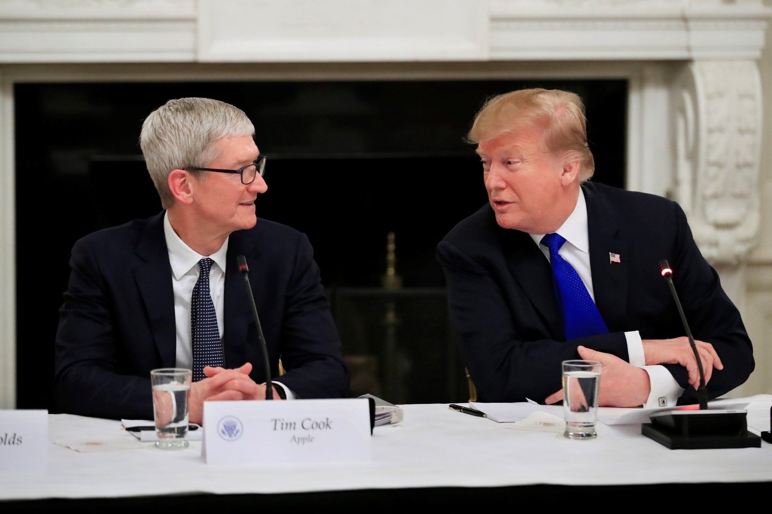 Ông Donald Trump đưa ra yêu cầu đặc biệt về iPhone với CEO Apple- Ảnh 1. Ông Donald Trump đưa ra yêu cầu đặc biệt về iPhone với CEO Apple- Ảnh 1.