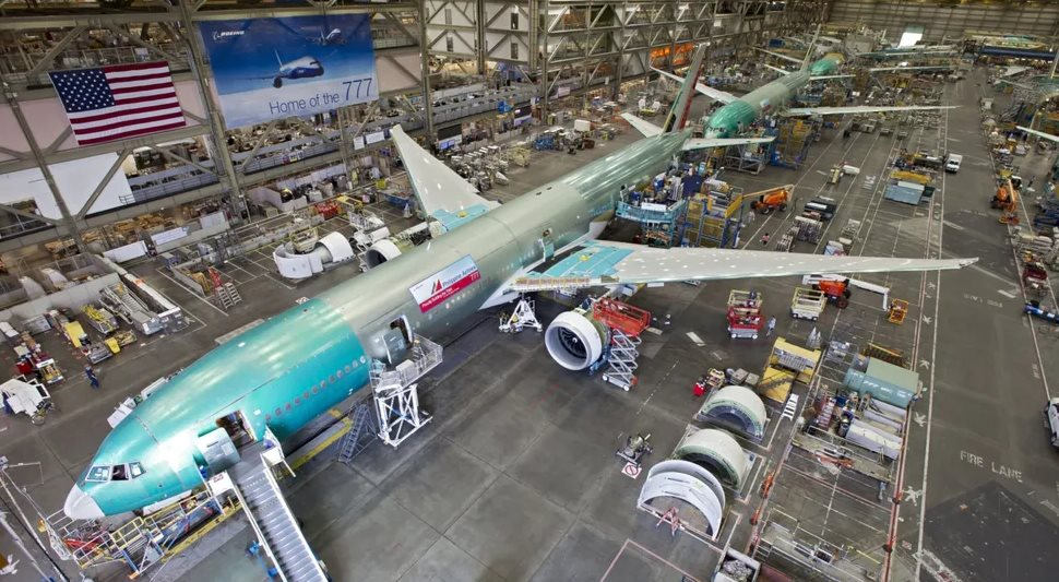 Tổng thống Trump thúc đẩy thỏa thuận lịch sử: 200 "chim sắt" huyền thoại của Boeing cất cánh- Ảnh 1. Tổng thống Trump thúc đẩy thỏa thuận lịch sử: 200 "chim sắt" huyền thoại của Boeing cất cánh- Ảnh 1.
